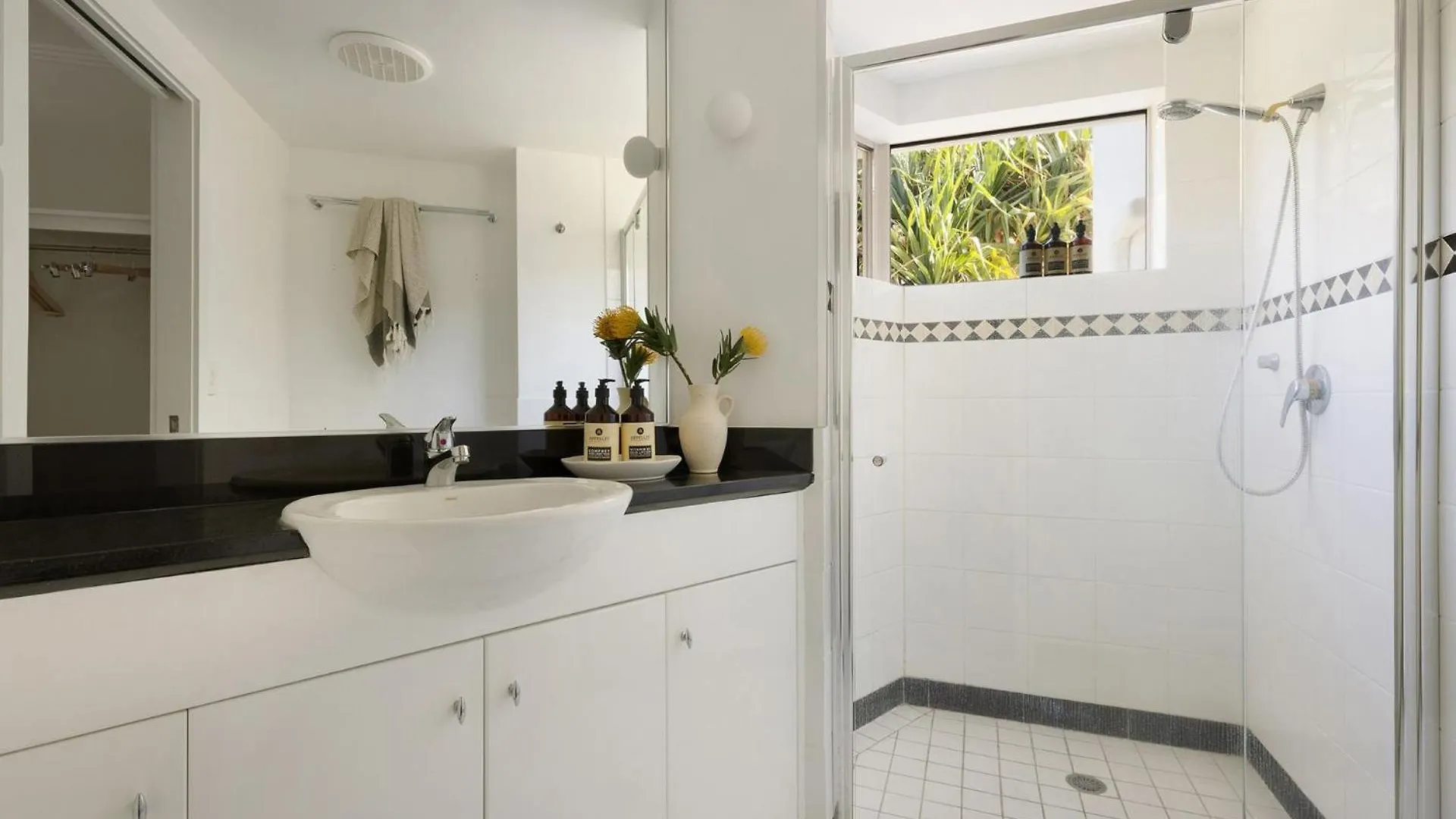 Oceanfront Byron Palms - 2 Bedroom Main Beach Apartment Byron Bay 0*,